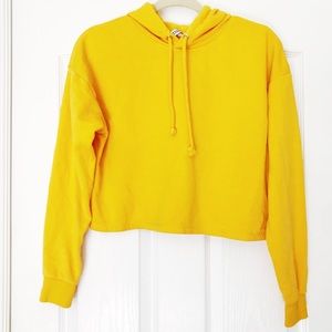 4/$35🇺🇸 H&M Cropped Hoodie